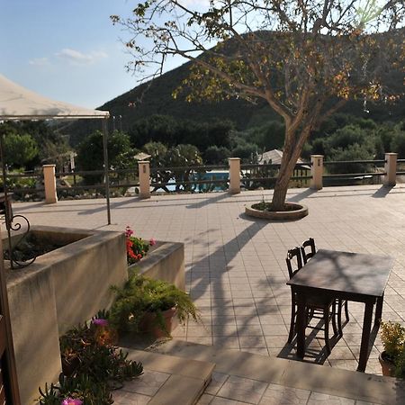 הוילה נוטו Agriturismo Timpa Del Sole מראה חיצוני תמונה