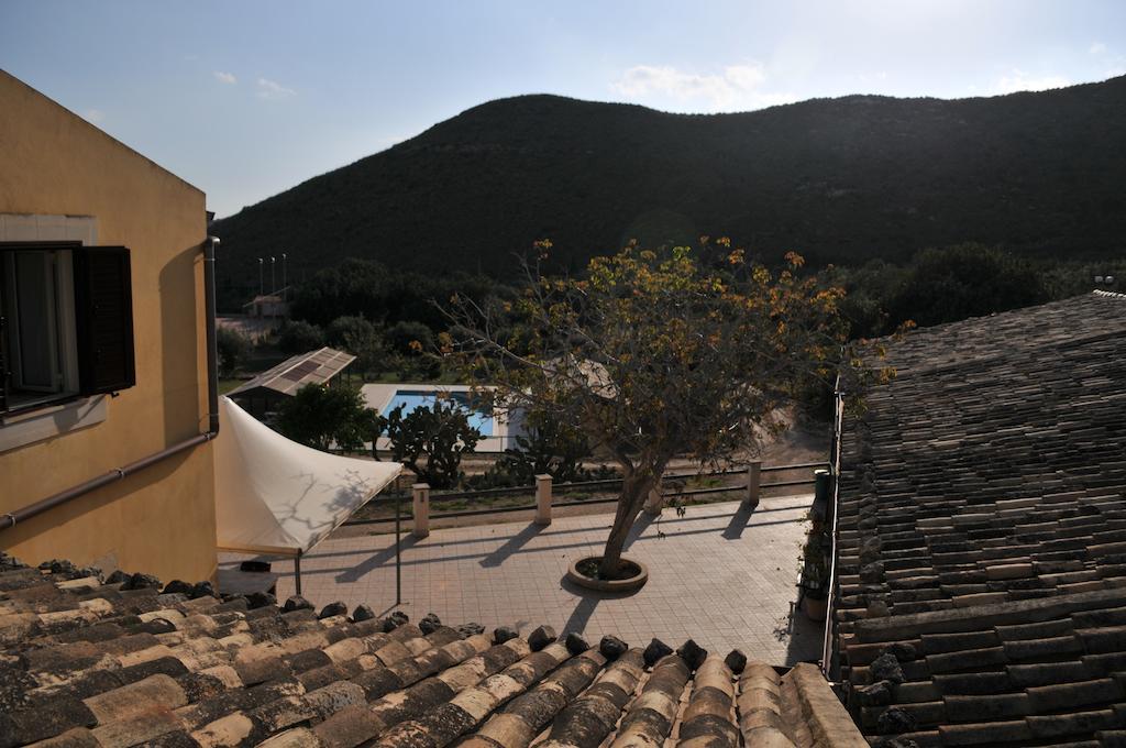 הוילה נוטו Agriturismo Timpa Del Sole חדר תמונה