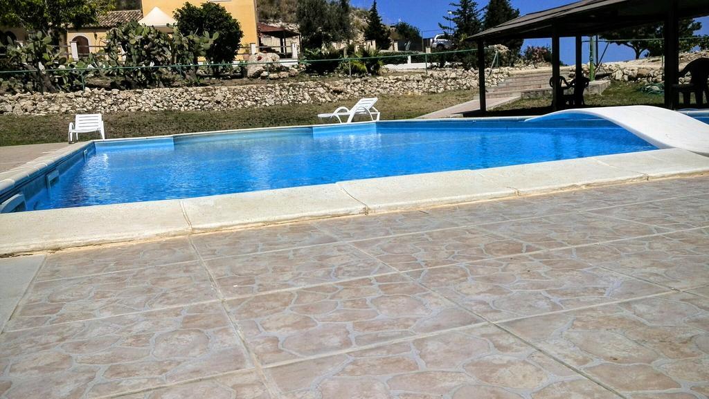 הוילה נוטו Agriturismo Timpa Del Sole מראה חיצוני תמונה