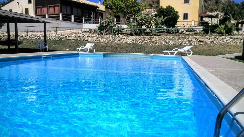 הוילה נוטו Agriturismo Timpa Del Sole מראה חיצוני תמונה