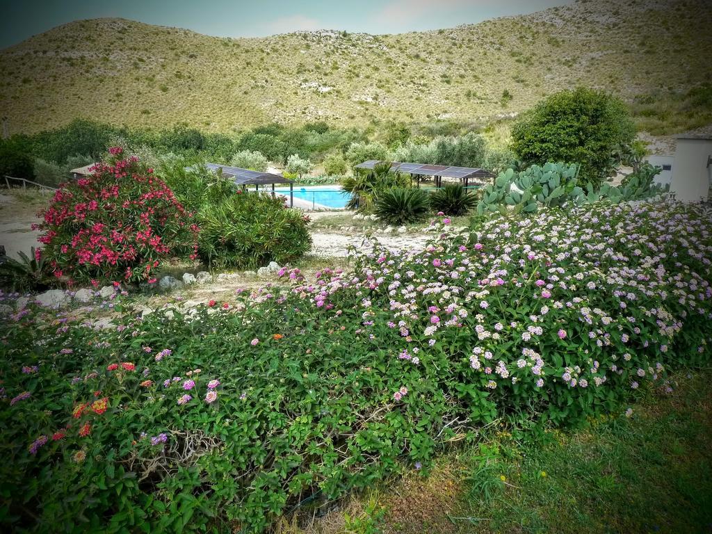 הוילה נוטו Agriturismo Timpa Del Sole מראה חיצוני תמונה