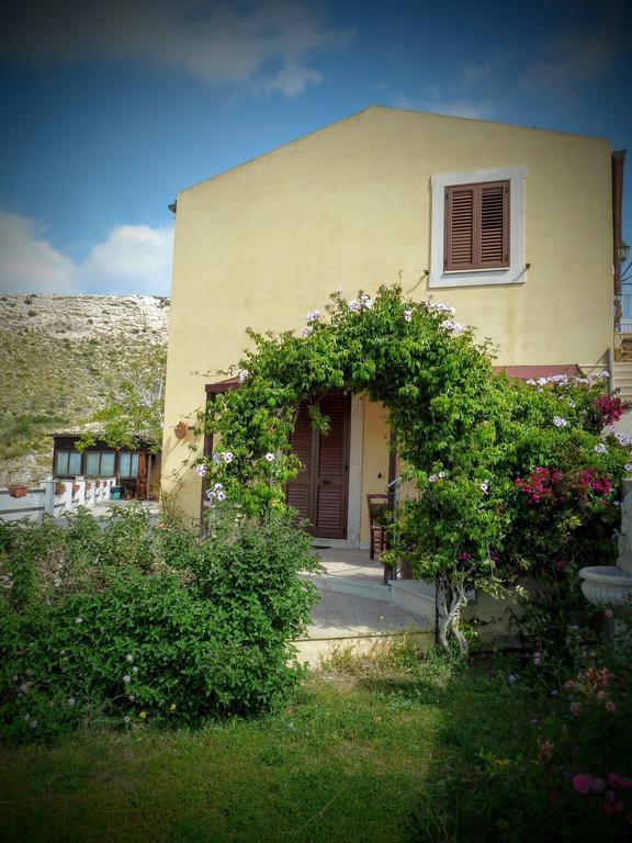 הוילה נוטו Agriturismo Timpa Del Sole מראה חיצוני תמונה