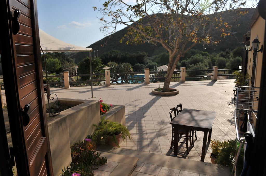 הוילה נוטו Agriturismo Timpa Del Sole מראה חיצוני תמונה